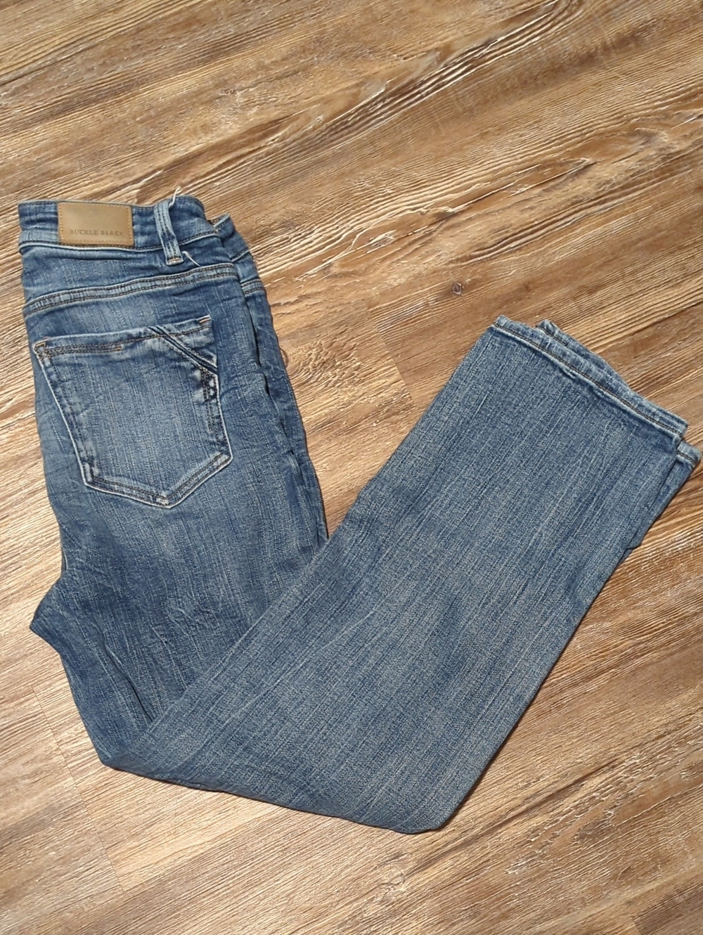 Buckle Women's Medium Blue Cropped Jeans
